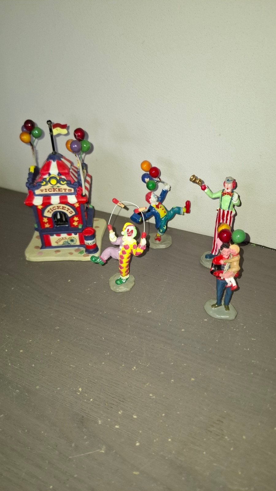 Lemax Carnival Ticket Boot With Figurines  kerstdorp kermis, Ophalen of Verzenden
