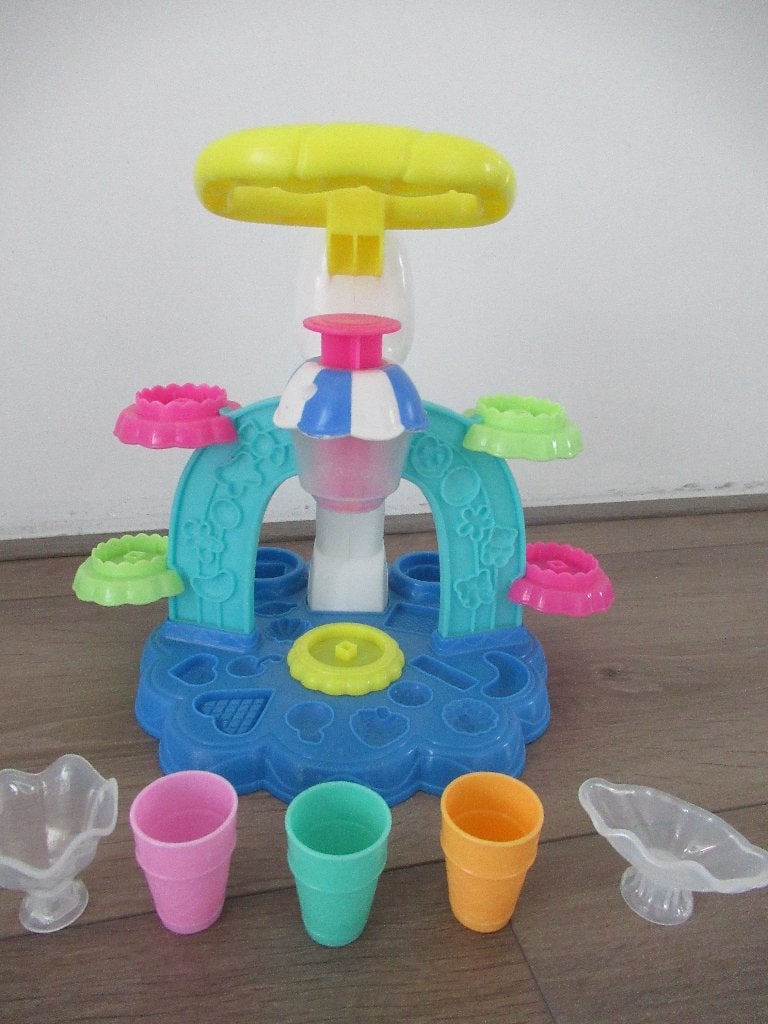 Playdoh ijsmachine met bekertjes, Ophalen of Verzenden, Zo goed als nieuw, Knutselen
