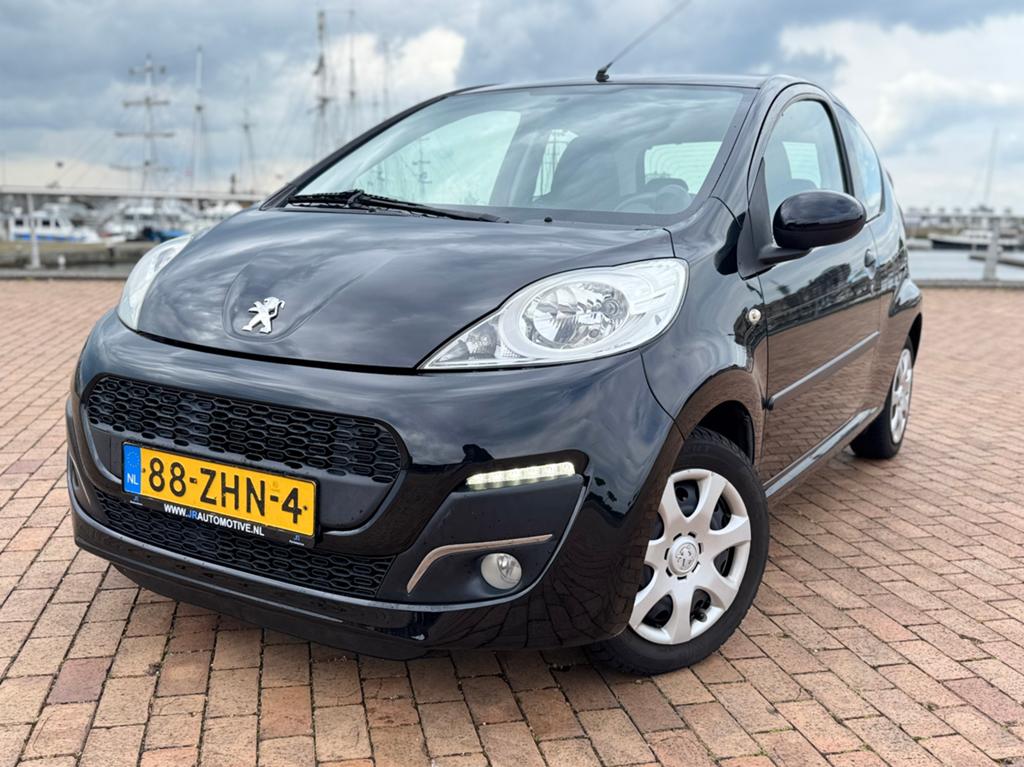 Peugeot 107 1.0 12V E-vti 68PK 3DR 2012 Zwart LED AIRCO, Voorwielaandrijving, Stof, Metallic lak, Origineel Nederlands