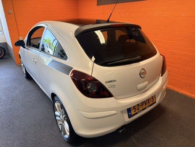 Opel Corsa 1.2 16V / 3 DEURS / 111-EDITION-SPORT / AIRCO!, Voorwielaandrijving, Euro 5, 1229 cc, Wit