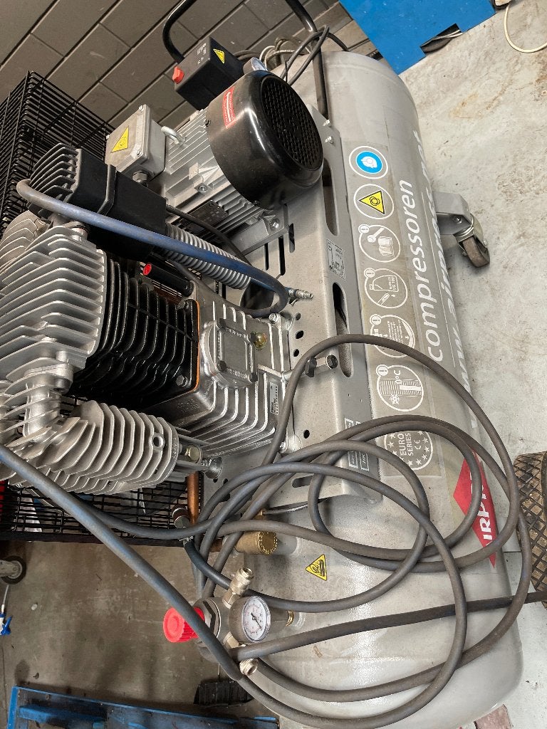 Compressor, Doe-het-zelf en Verbouw, 100 liter of meer, Ophalen, Gebruikt, Minder dan 200 liter/min