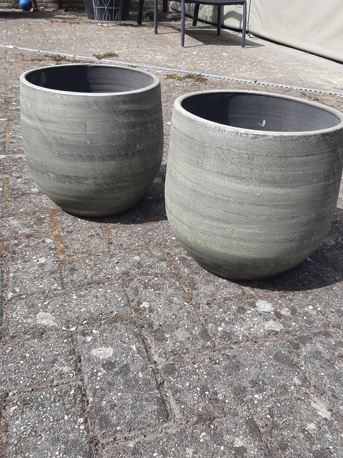 2 groene bloempotten voor binnen, Rond, Binnen, Zo goed als nieuw, Minder dan 40 cm