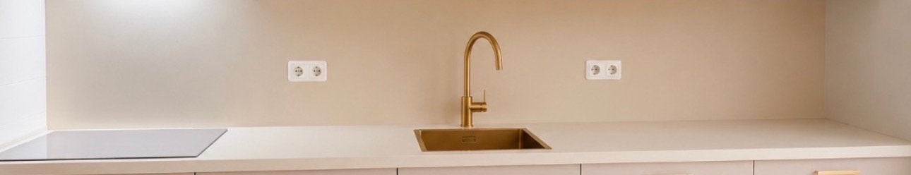 Composiet keukenblad beige 310 cm + achterwand – 5 cm dik, Huis en Inrichting, Ophalen, Zo goed als nieuw