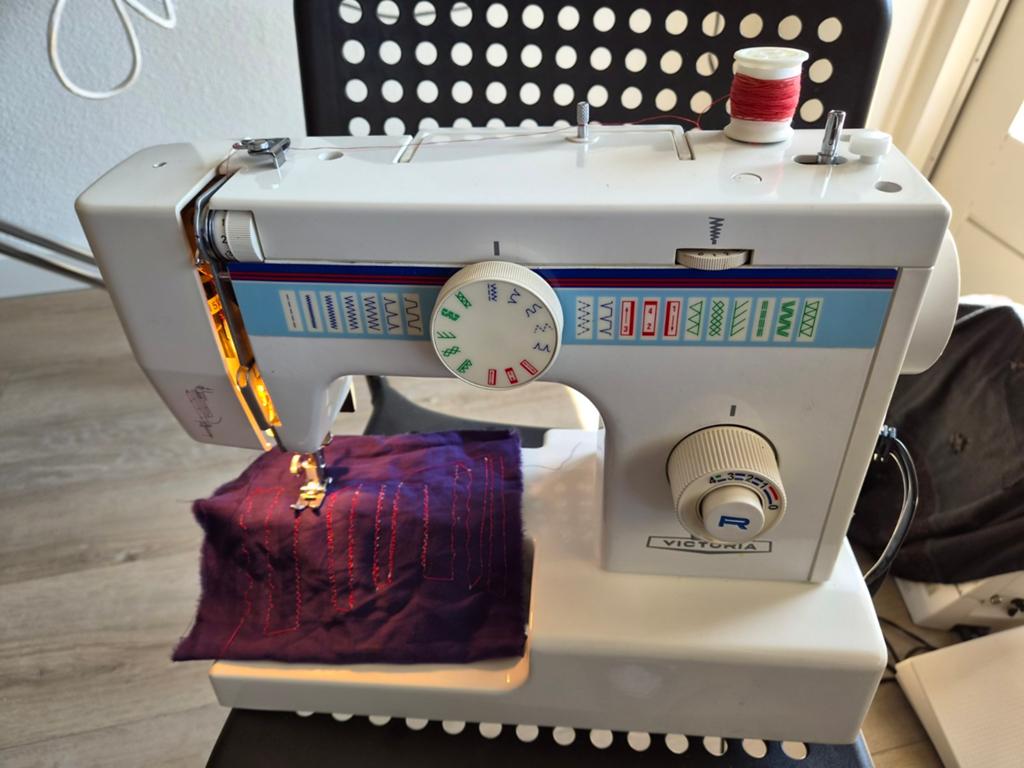 Victoria naaimachine te koop, Ophalen, Gebruikt, Naaimachine, Overige merken