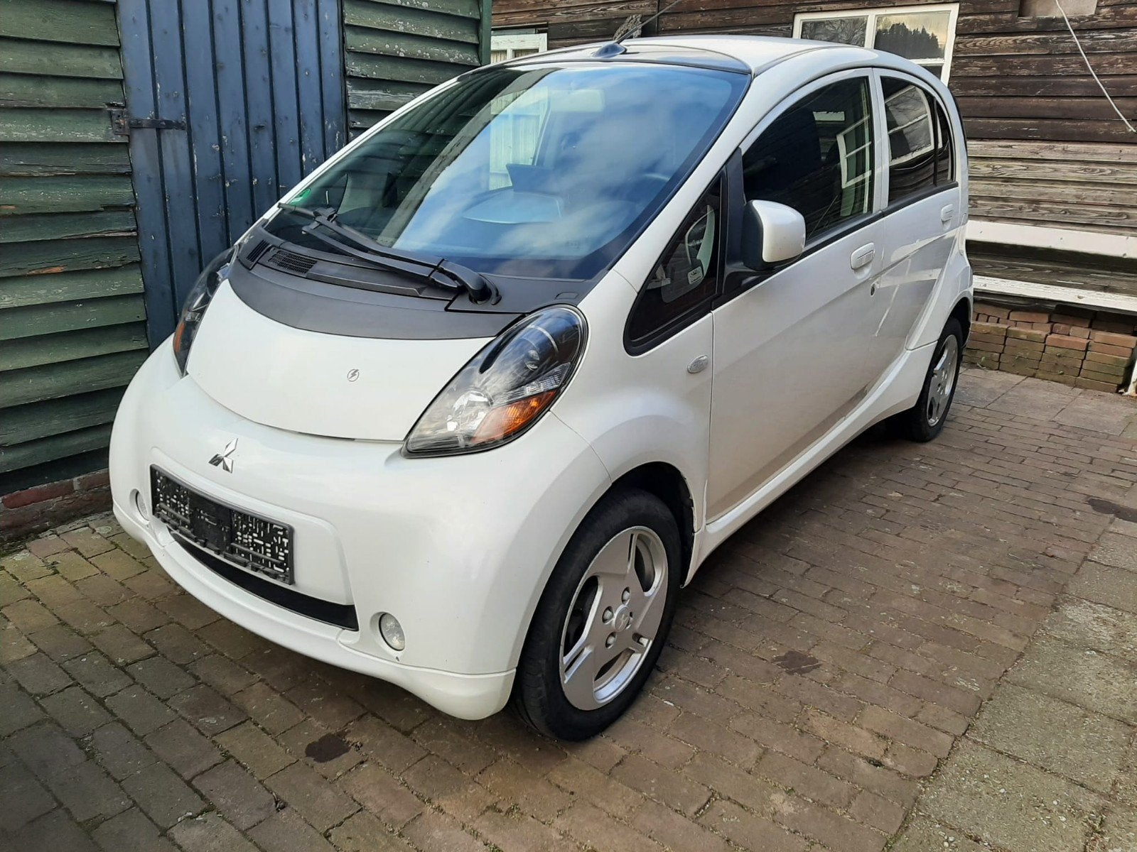 Mitsubishi 2011 Wit, Auto's, Mitsubishi, Automaat, Stof, Zwart, 4 stoelen