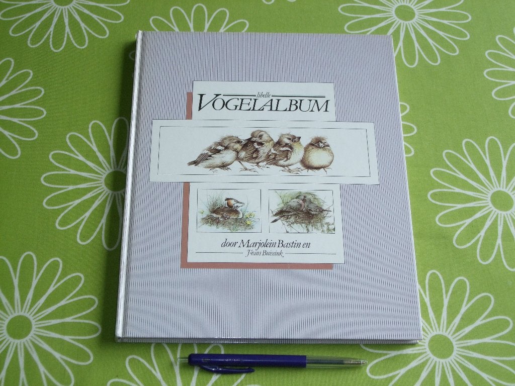Het Libelle Vogel (plaatjes) album door Marjolein Bastin, Ophalen of Verzenden, Zo goed als nieuw, Marjolein Bastin, Plaatjesalbum