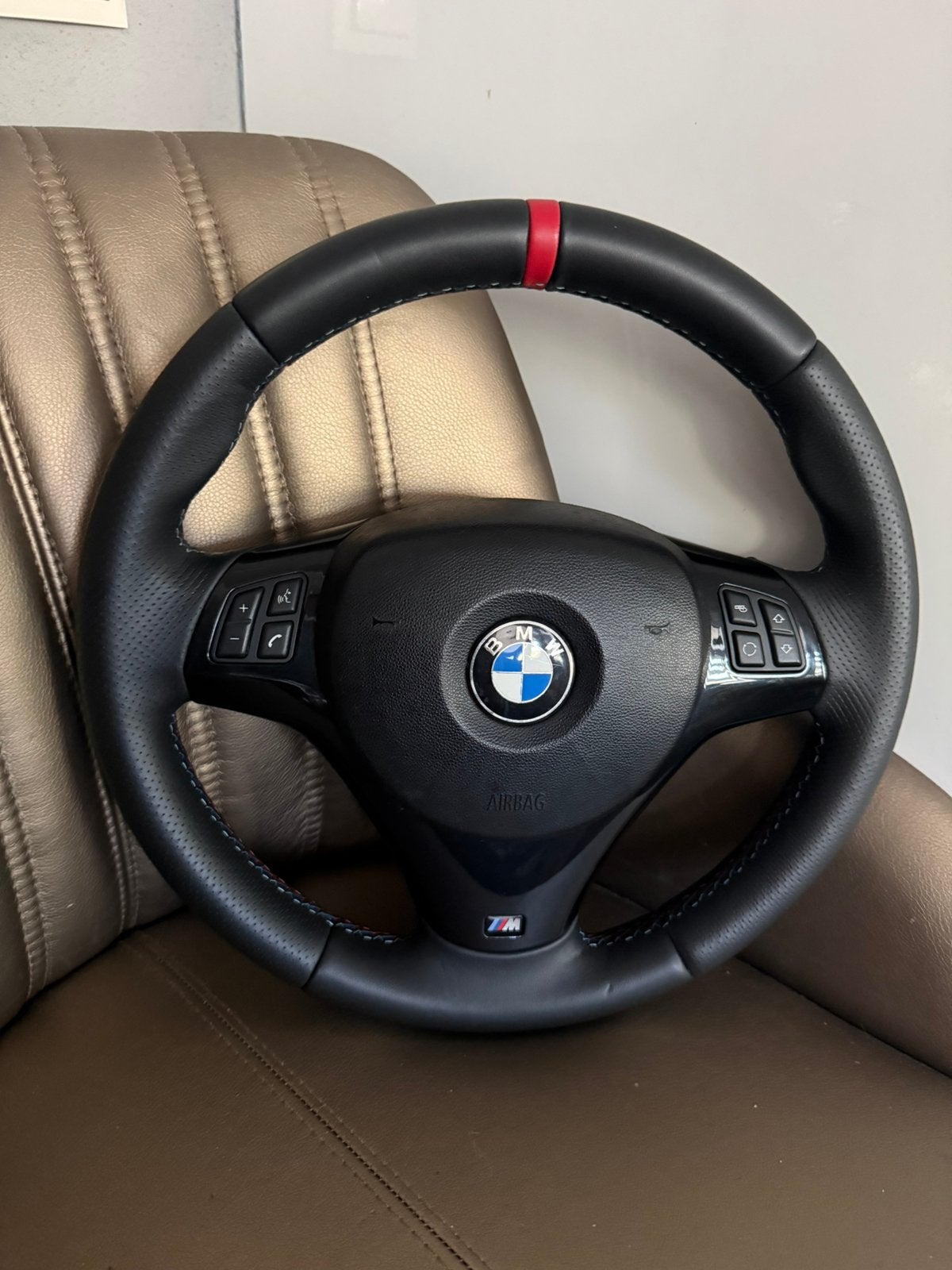 Bmw M. Stuurwiel E8x E9x profecioneel opnieuw bekleed, Ophalen of Verzenden, BMW