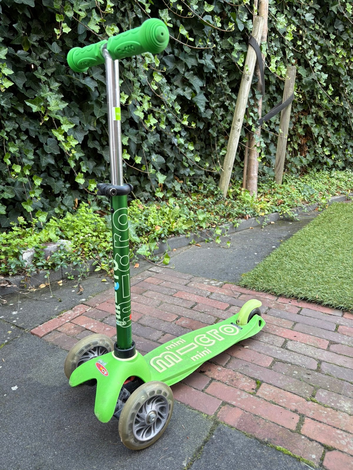Groene Mini Micro 3-wiel step Deluxe met lichtjes, Ophalen, Zo goed als nieuw, Gewone step