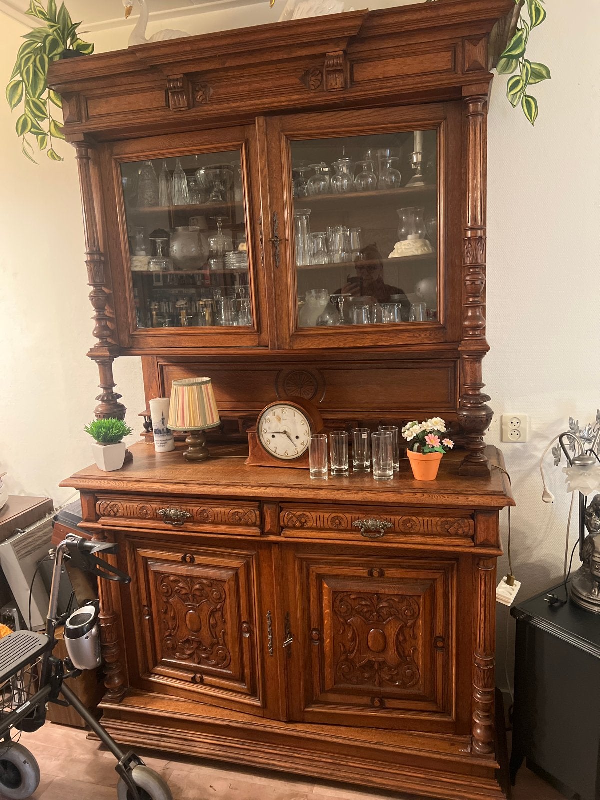 Antieke Eiken Buffetkast met Vitrine, Ophalen