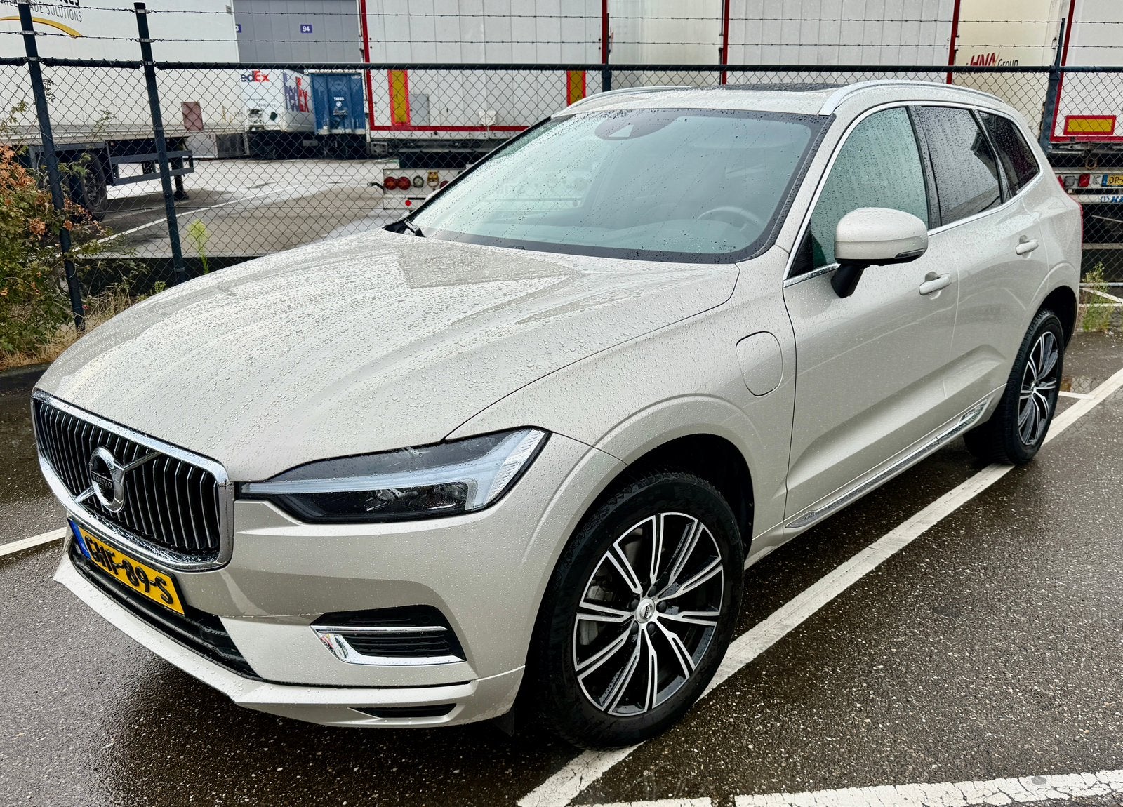 Volvo XC60 T6 Twin Engine 340pk Geartronic AWD 2021 Grijs, Auto's, Volvo, Automaat, Euro 6, 1969 cc, XC60