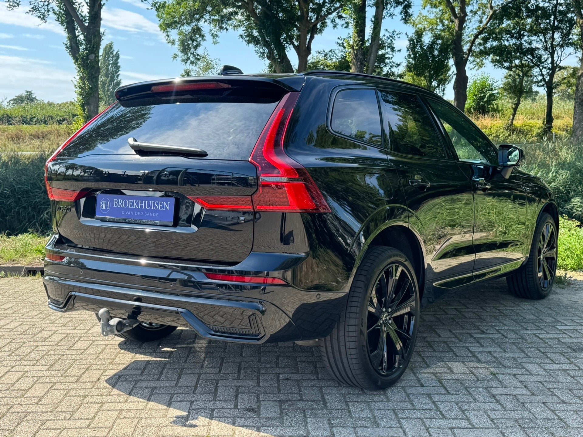 Volvo XC60 2.0 T8 NW MODEL Plug-in hybrid AWD Black Edition, Automaat, Dealer onderhouden, Gebruikt, Zwart