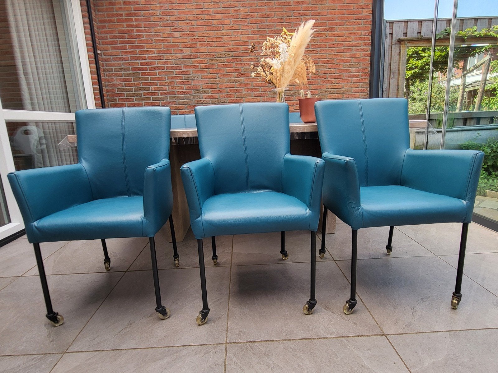 6 Turquoise stoelen met transparante skatewielen, Huis en Inrichting, Stoelen, Ophalen, Gebruikt, Blauw, Leer