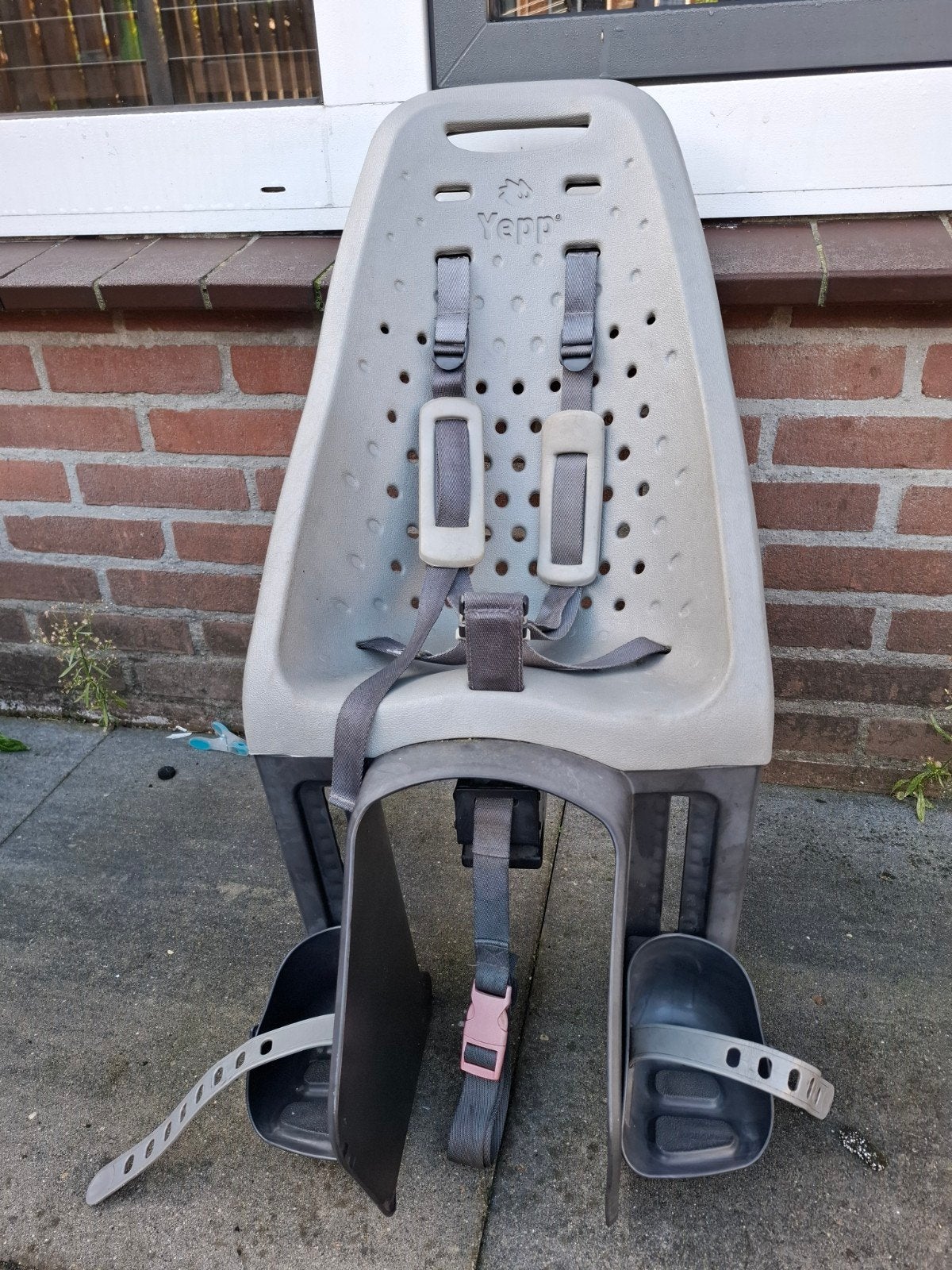 Yepp Achterzitje Fietsstoeltje - Grijs, Fietsen en Brommers, Ophalen, Achterzitje, Yepp, Gebruikt