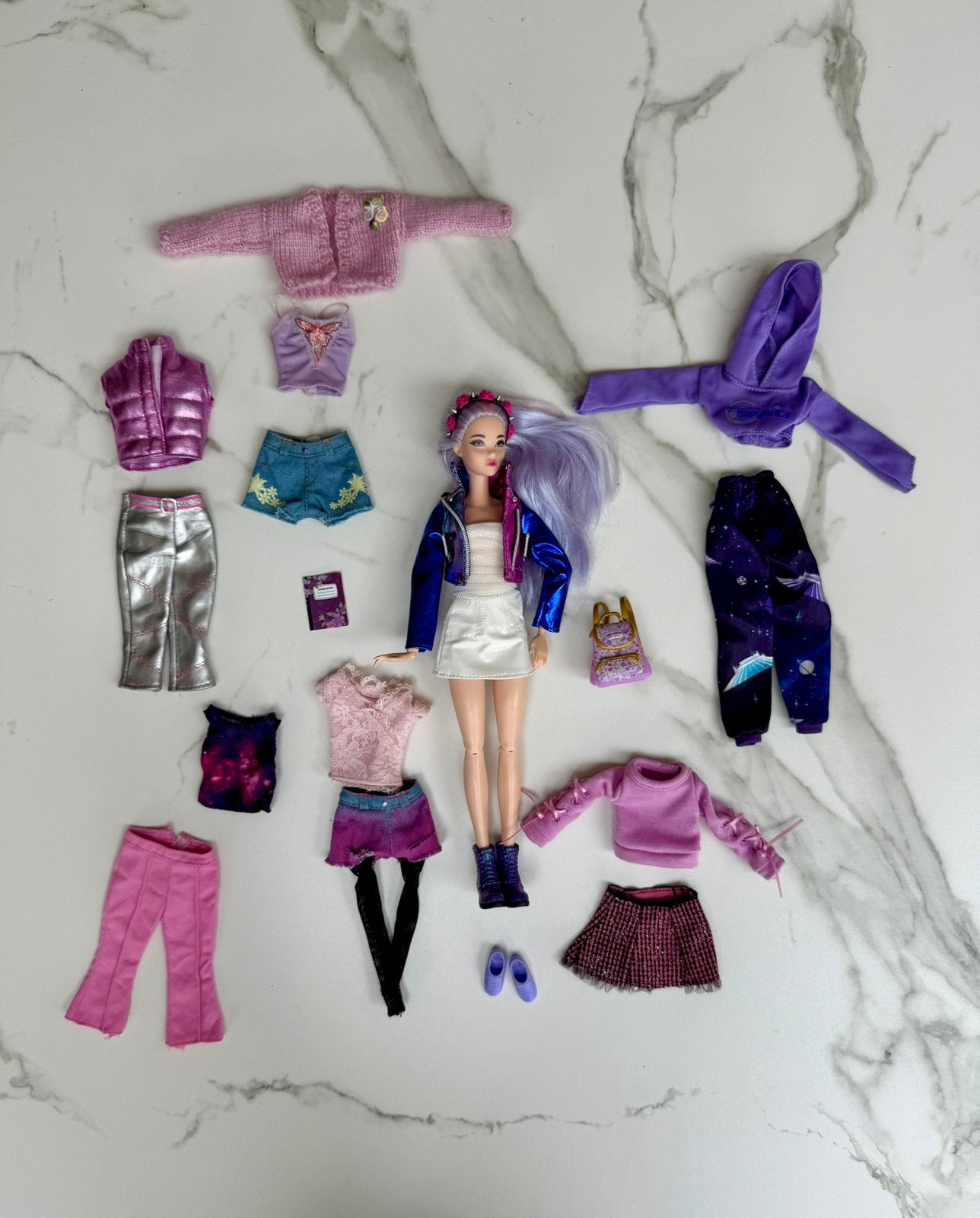 Barbie ‘Odile’ met 7 sets kleding, Ophalen of Verzenden, Zo goed als nieuw