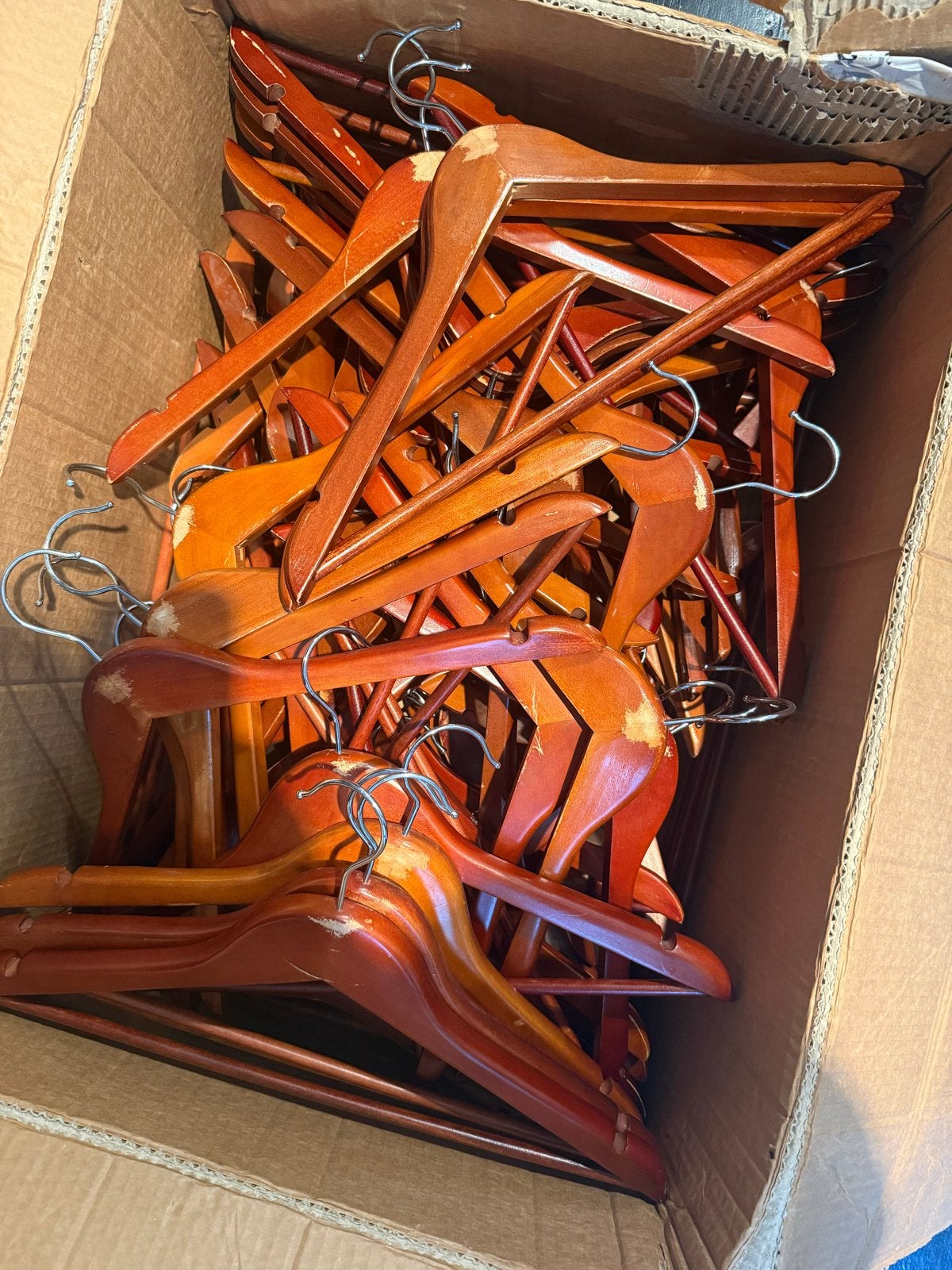 Partij houten kledinghangers, Ophalen, Gebruikt, Hout, Kinderen en Volwassenen