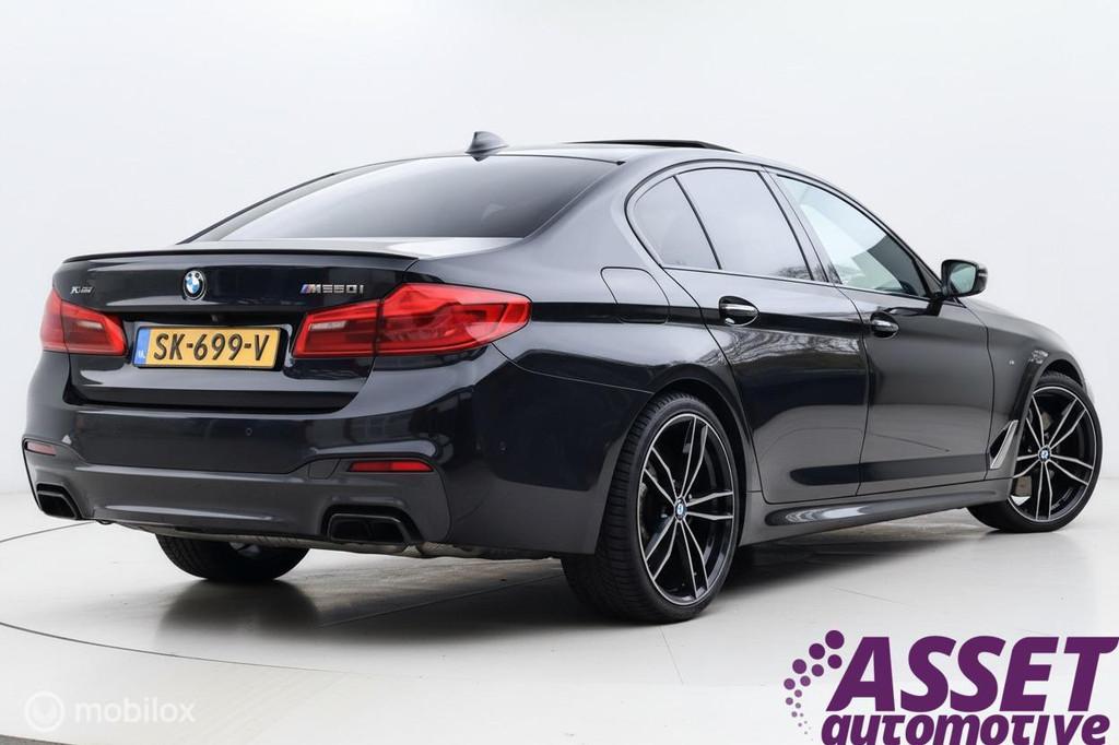 BMW M550i xDrive High Ex 544pk | pano | CoPilot | nappaleer, Automaat, Gebruikt, 4395 cc, Zwart