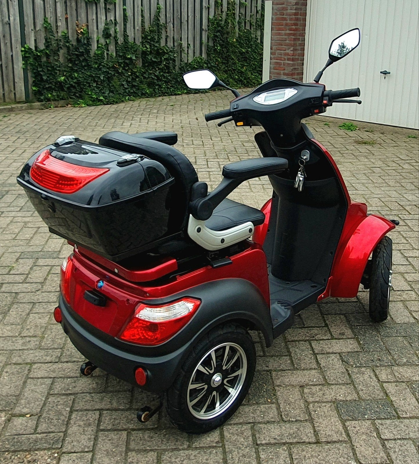 Nette 4 wiel scootmobiel merk Killerbee NIEUWSTAAT, 4 wiel scootmobiel, 4 wiel scootmobiel, Ophalen of Verzenden, 16 km/u of meer