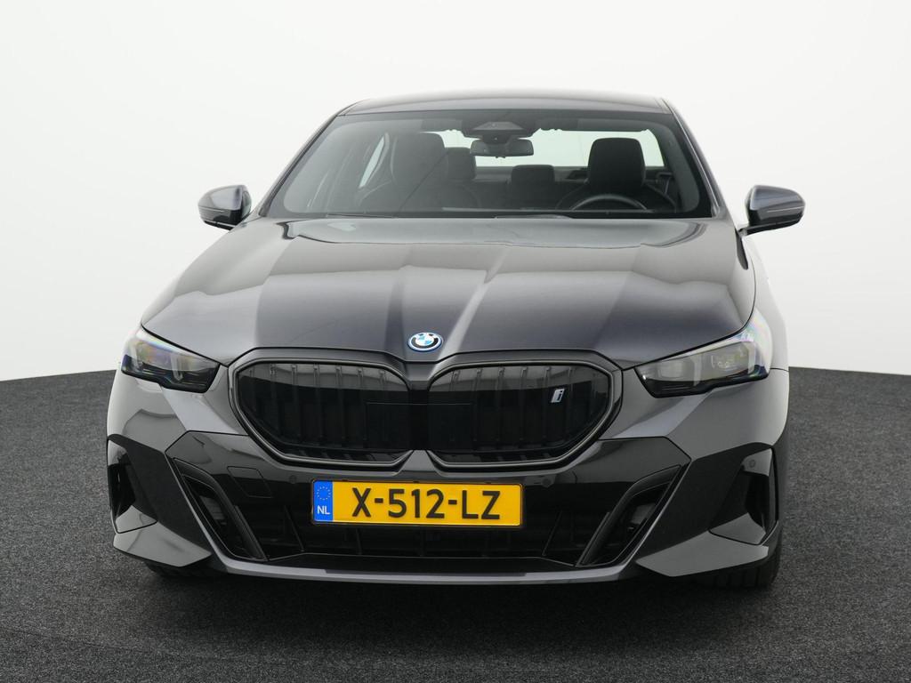 BMW i5 eDrive40 84 kWh SOH 98% | M-PAKKET | NAPPA LEDER | WA, 12 maanden, Achterwielaandrijving, Gebruikt, Zwart