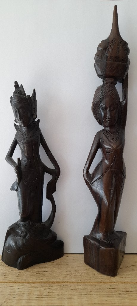 Twee Handgesneden Balinese Dames - Houten Kunstwerken, Houtsnijwerk, Verzenden, Handgemaakt, 20 - 50 cm