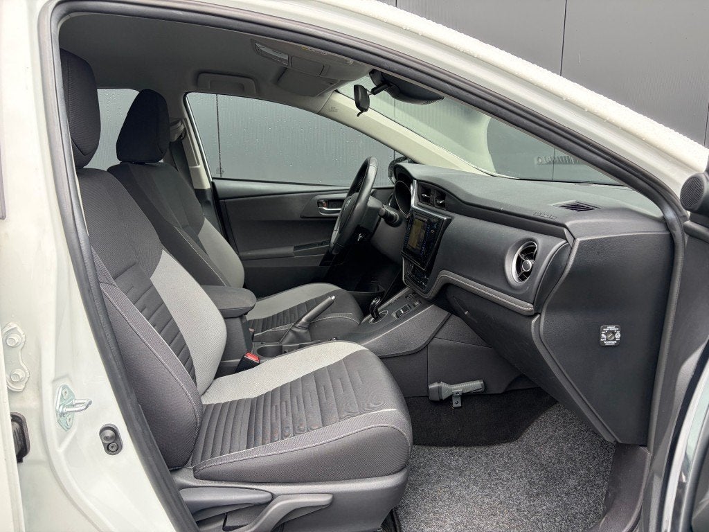 Toyota Auris 1.8 Hybrid Navigatie Camera Cruise Trekhaak, Automaat, Gebruikt, 4 cilinders, Multifunctioneel stuurwiel