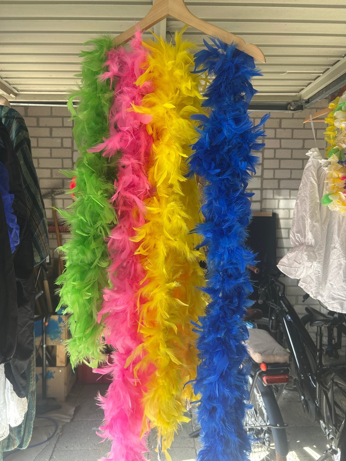 Feestelijke Veren Boa's - Diverse Kleuren, Carnaval, Maat 46/48 (XL) of groter, Ophalen of Verzenden, Zo goed als nieuw