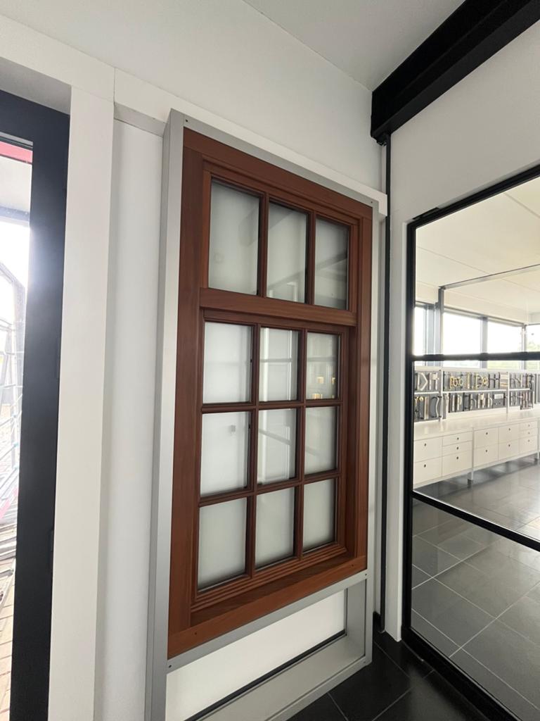 Prachtig houten schuifraam, Raamkozijn, Nieuw, 150 tot 225 cm, Inclusief glas
