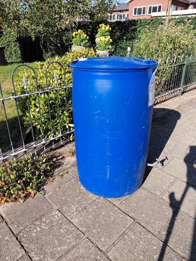 regenton ongeveer 200 liter, Tuin en Terras, 150 liter of meer, Ophalen, Gebruikt, Kunststof