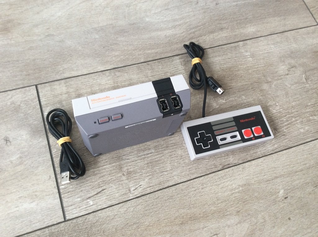 Nintendo NES Classic 8 bit Mini NES, Ophalen of Verzenden, Zo goed als nieuw, Met 1 controller