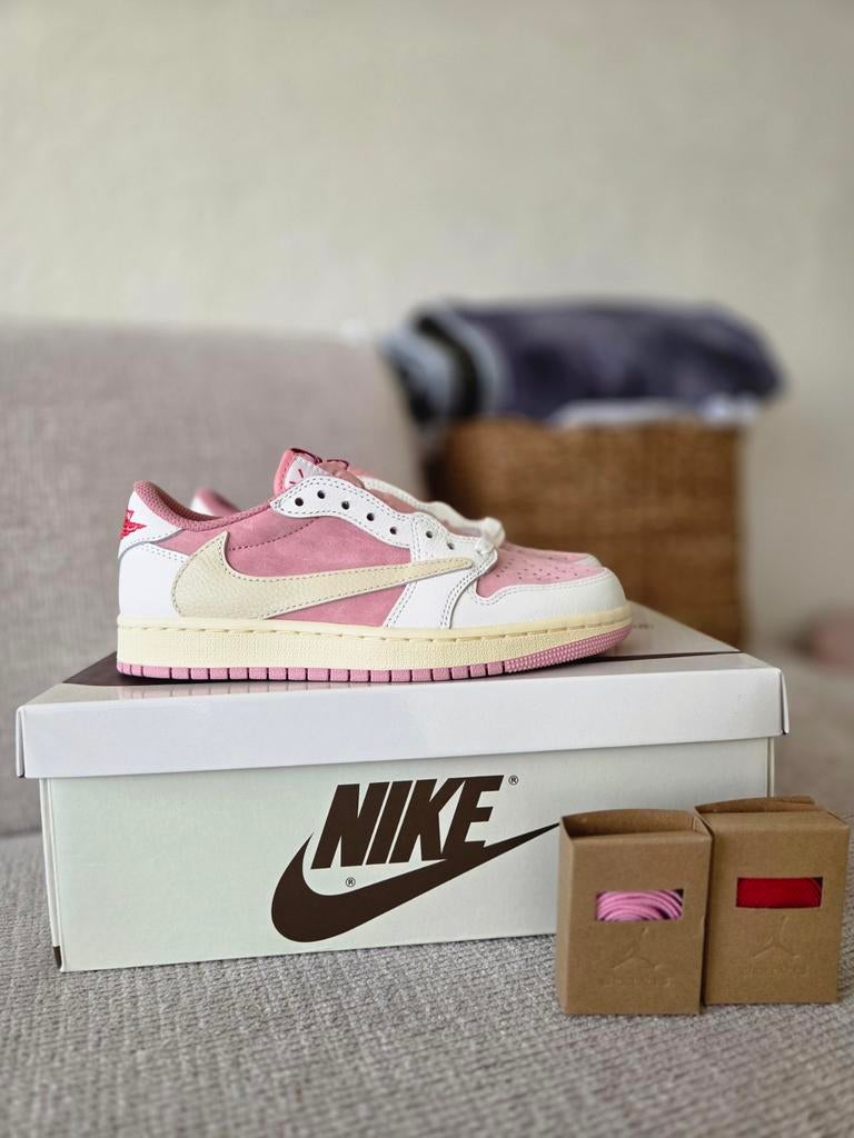 Nike x travis scott Air Jordan low 1 Shy pink maat 39, Kleding | Dames, Schoenen, Ophalen of Verzenden, Nieuw, Roze, Sneakers of Gympen