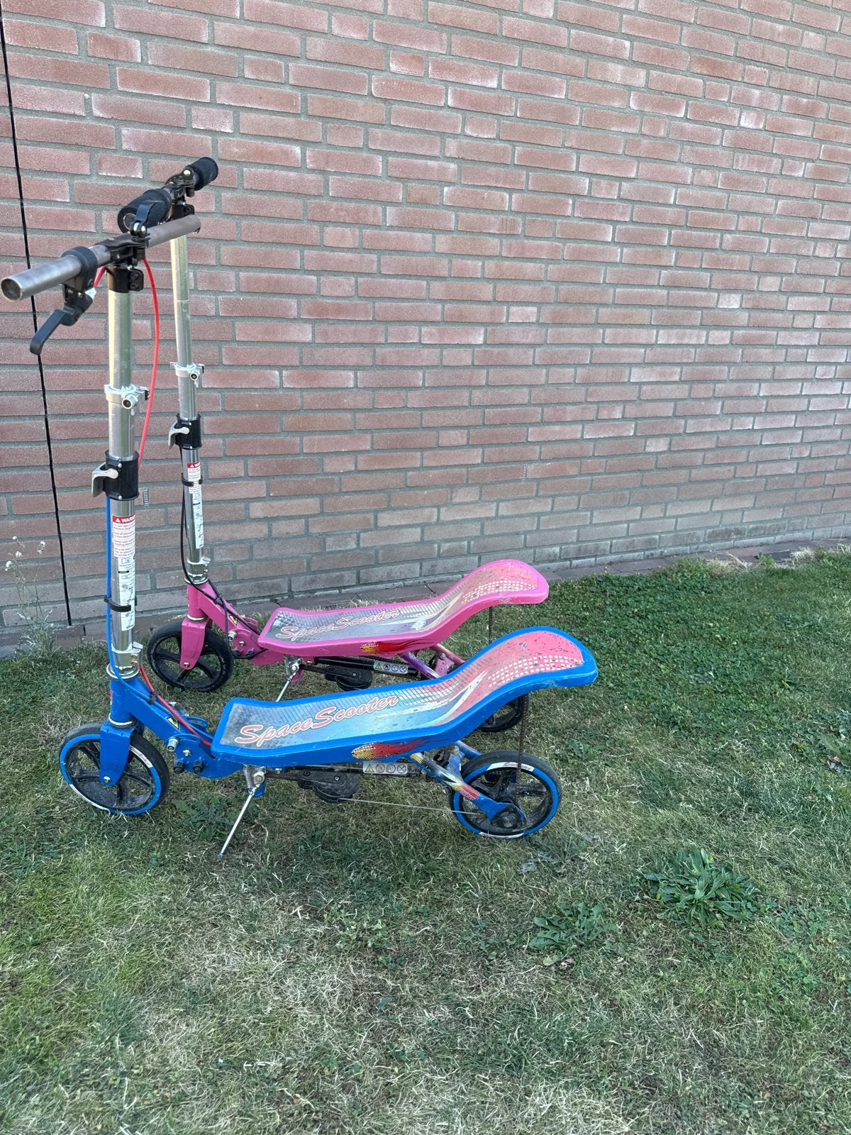 GRATIS Space Scooter: Blauw en Roze Steppen (2 stuks), Fietsen en Brommers, Steps, Ophalen of Verzenden, Gebruikt, Gewone step
