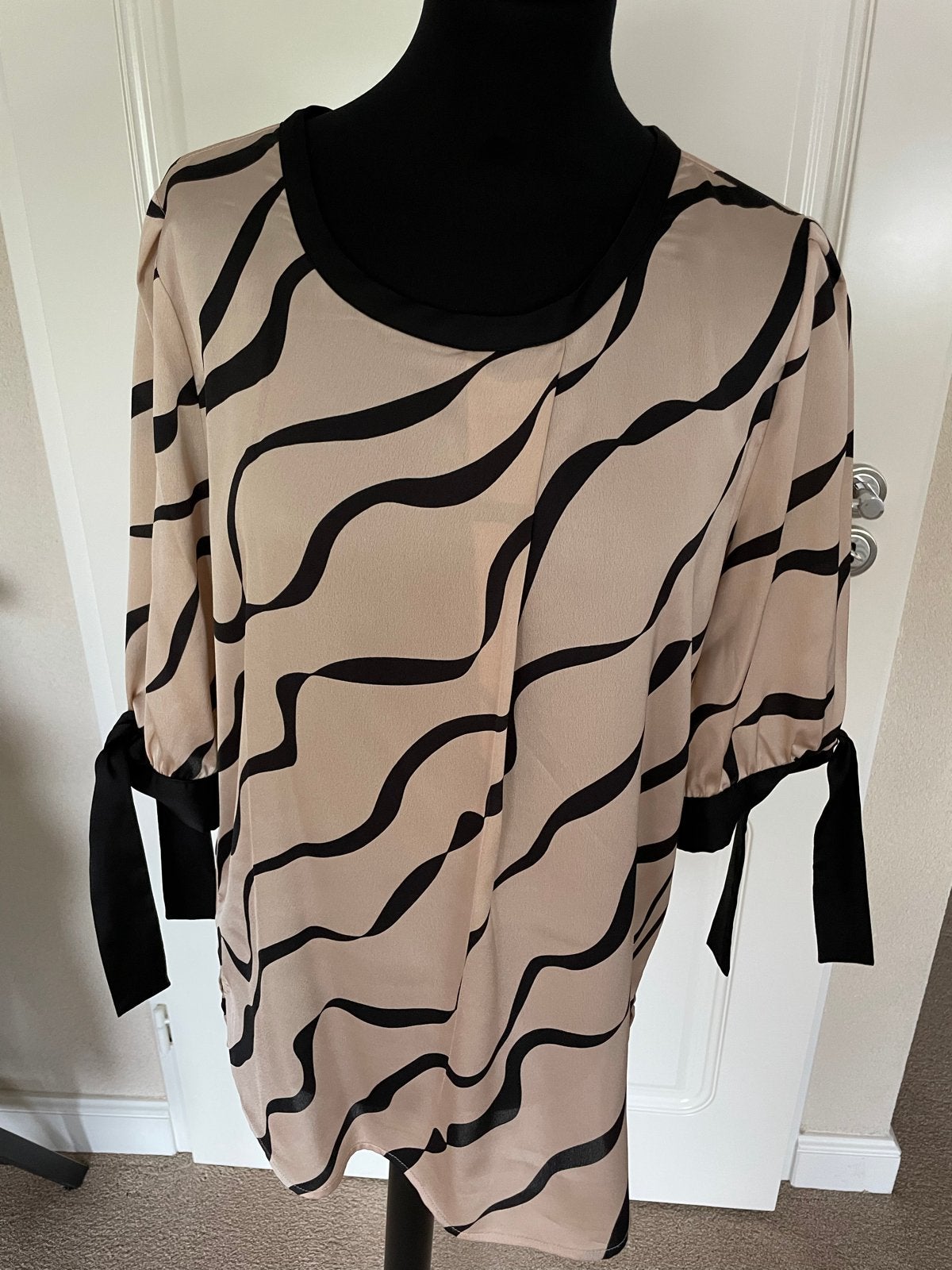 Dante 6 Blouse met abstracte print en strikdetails, Maat 38/40 (M), Beige, Ophalen of Verzenden, Zo goed als nieuw