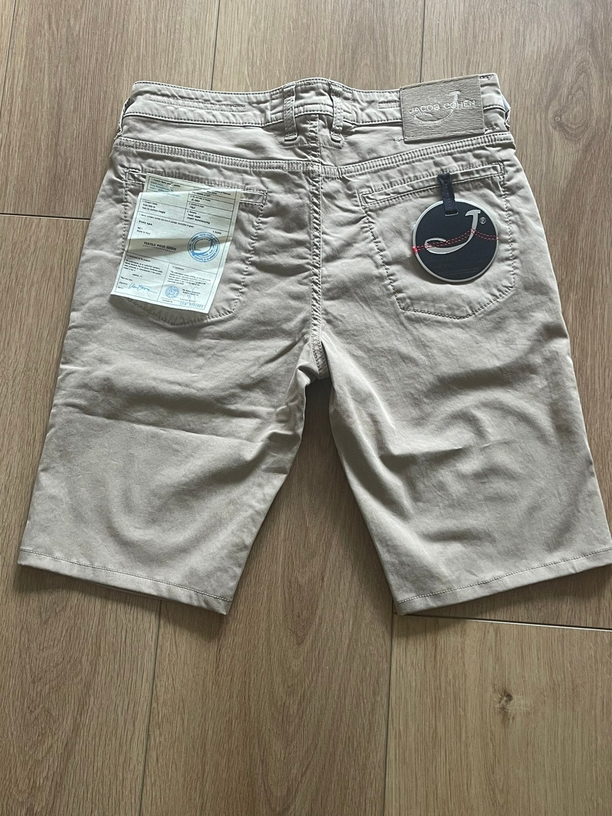 Jacob Cohen, Korte broek. Beige, maat 32. Heren, Maat 48/50 (M), Beige, Nieuw, Ophalen of Verzenden