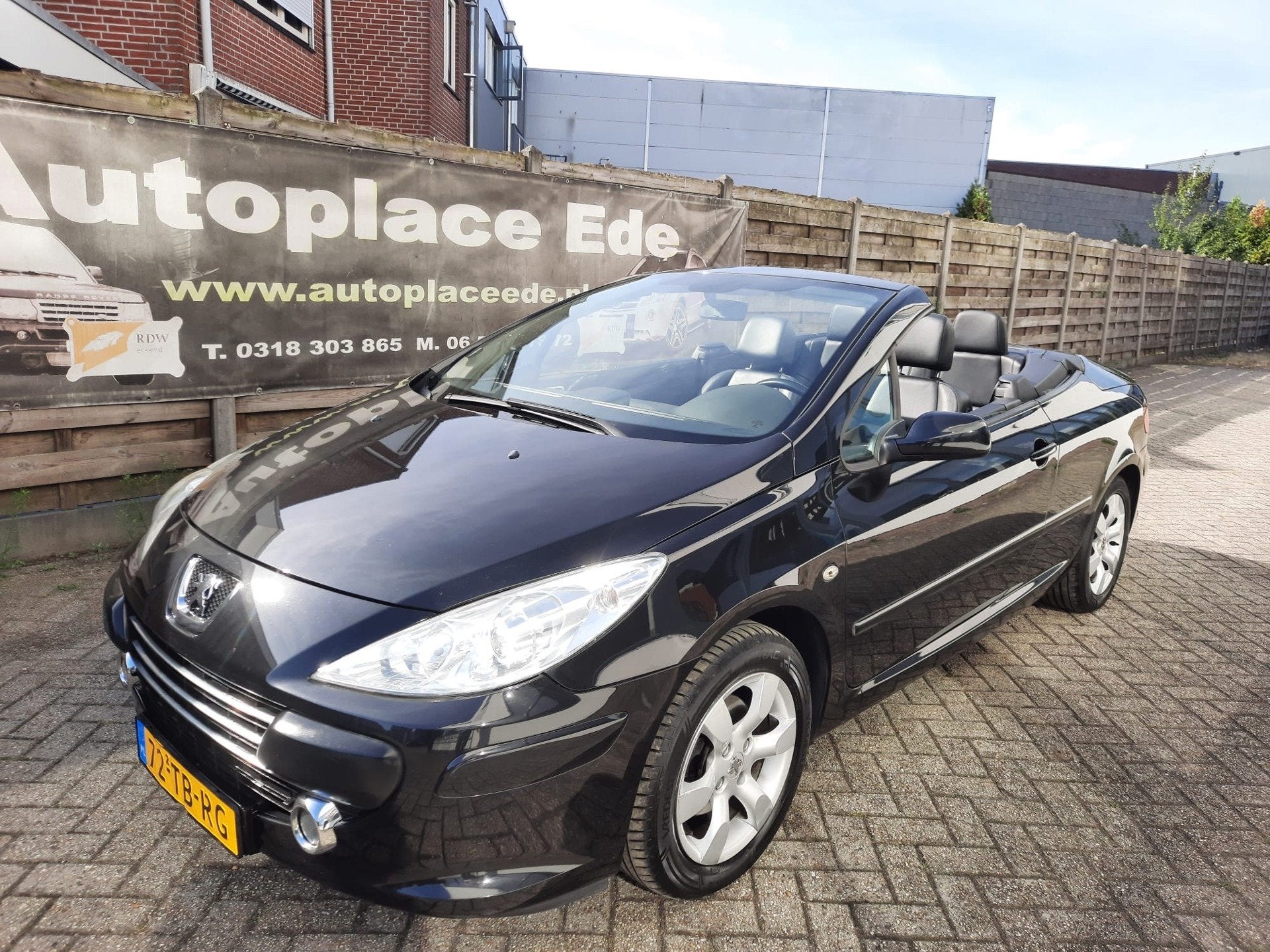 Peugeot 307 CC 2.0-16V CABRIO AUTOMAAT AIRCO 2006, Auto's, Peugeot, Gebruikt, Zwart, 4 cilinders, Cabriolet