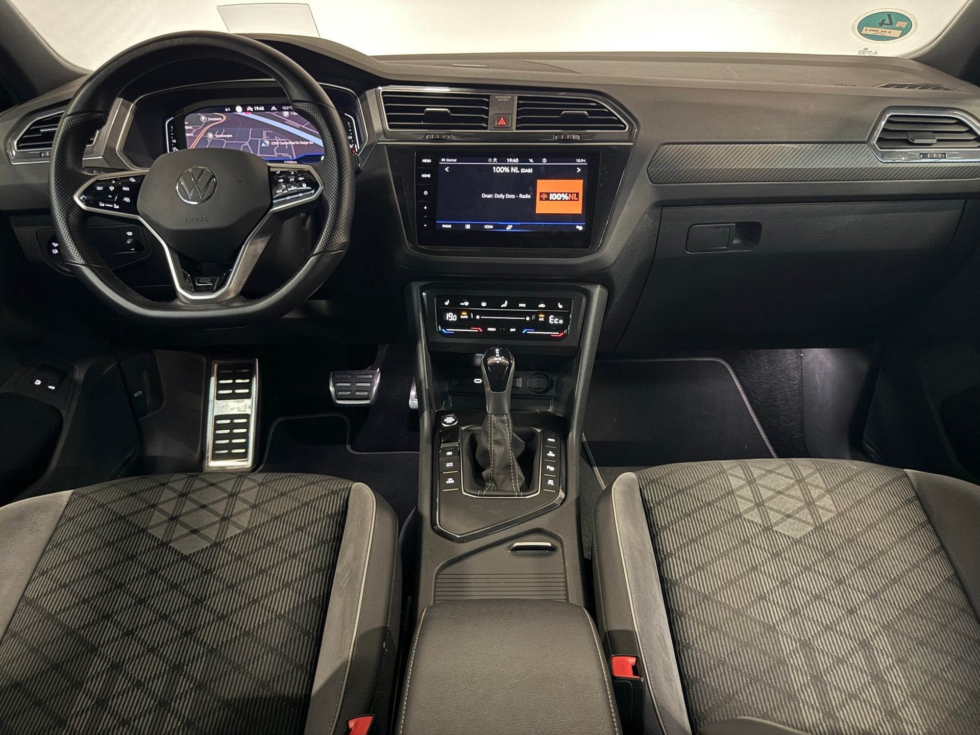 Foto 8 van Volkswagen Tiguan 1.4 TSI eHybrid 3 X R-Line Blackstyle Pano