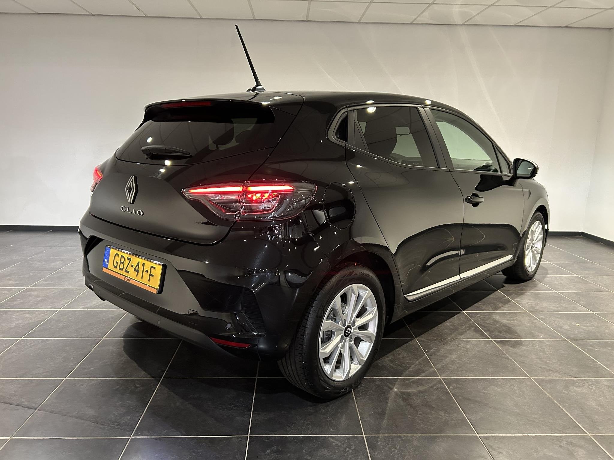 Renault Clio 1.0 TCe 90 GPF evolution | Navigatie | Achterui, Auto's, Voorwielaandrijving, Stof, Gebruikt, Zwart