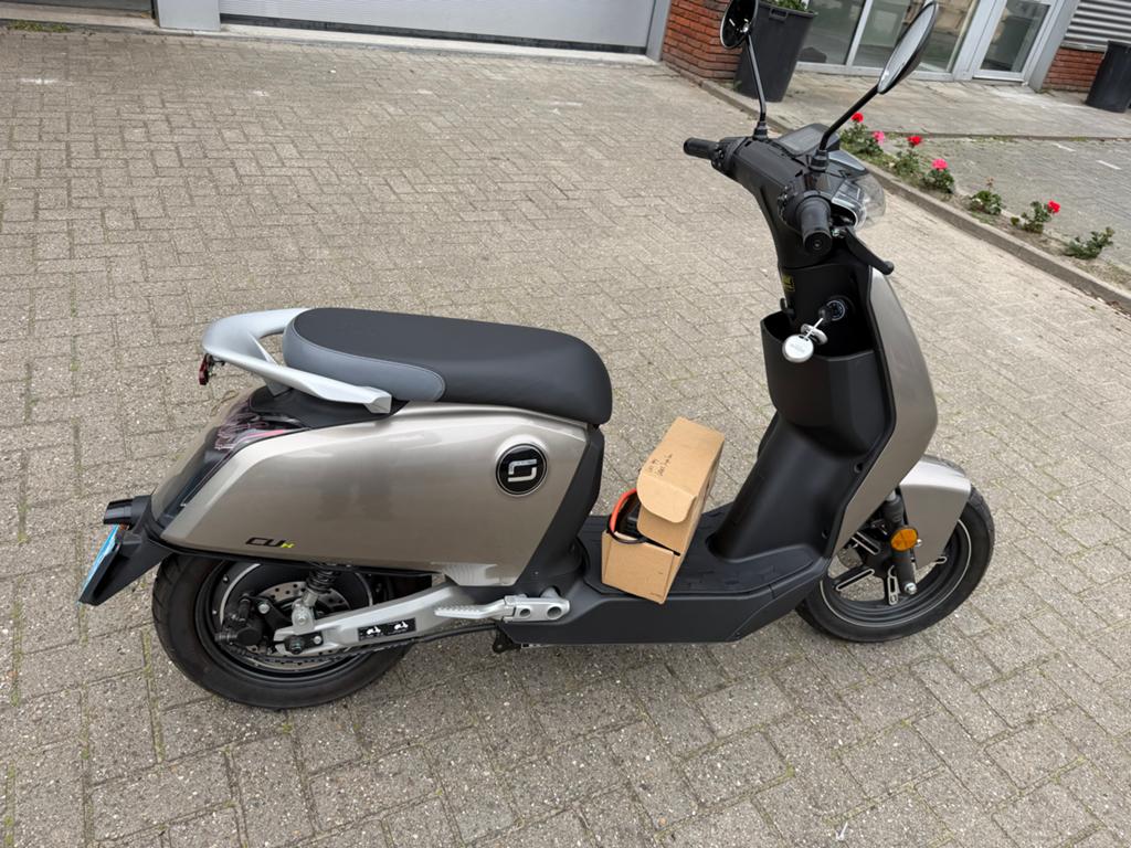 Super Soco CUx Elektrische Scooter - Zo goed als nieuw, Fietsen en Brommers, Brommeronderdelen | Scooters, Ophalen, Zo goed als nieuw