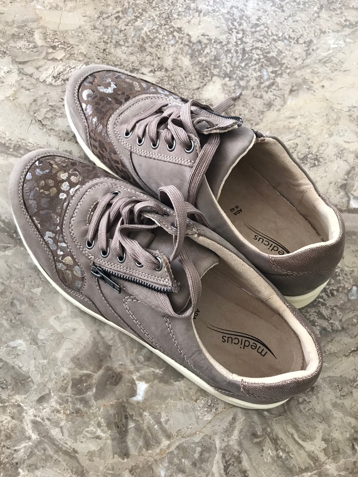 Hele vlotte sneakers merk Medicus maat 42, Ophalen of Verzenden, Zo goed als nieuw, Overige kleuren, Sneakers of Gympen