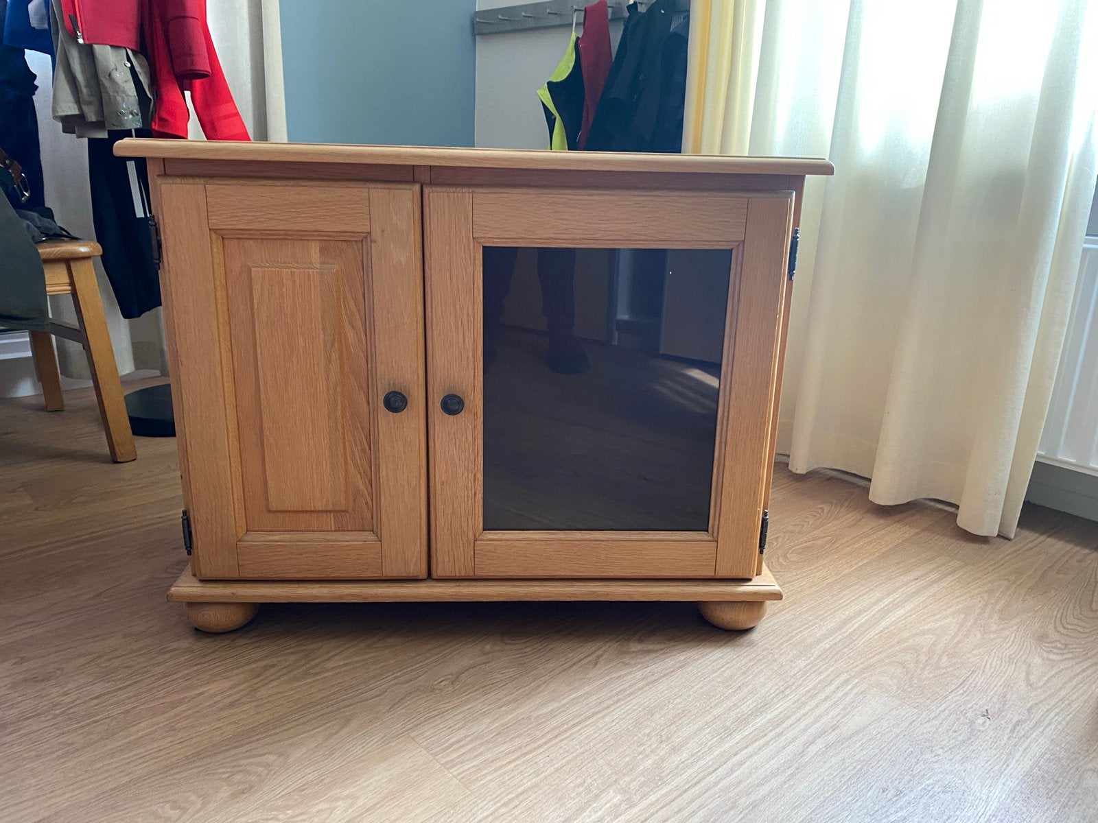 Eikenhouten TV-meubel met glazen deur, Huis en Inrichting, Ophalen, Gebruikt, Eikenhout, 50 tot 100 cm
