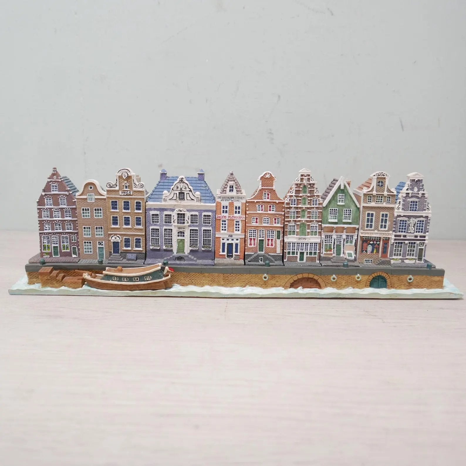 Complete set Blokker grachtenpanden met kade en doosjes, Verzamelen, Beelden en Beeldjes, Ophalen, Zo goed als nieuw