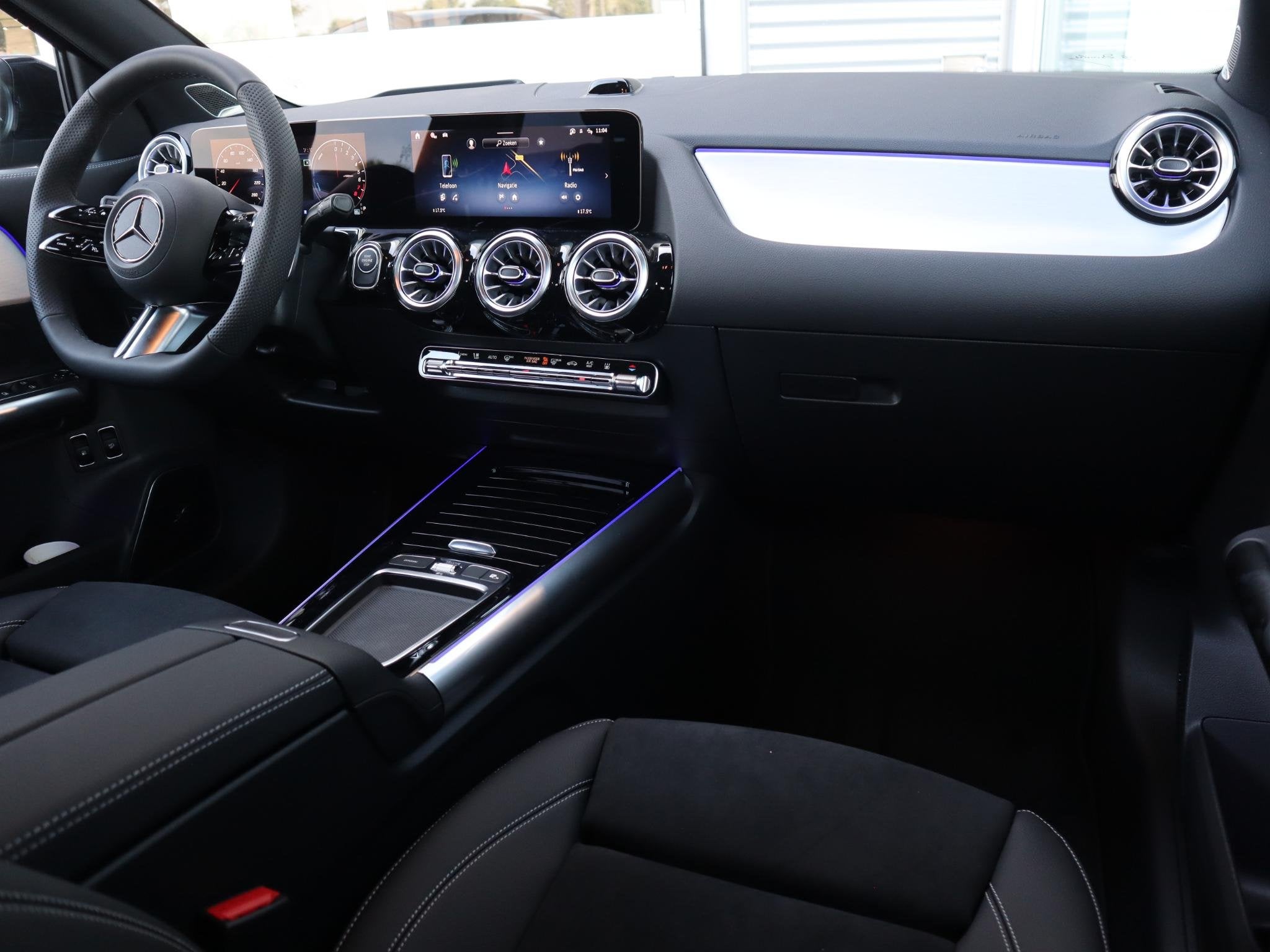 Mercedes-Benz GLA-klasse 250 e 140 Years Edition, Auto's, Dealer onderhouden, Stof, 1800 kg, 4 cilinders