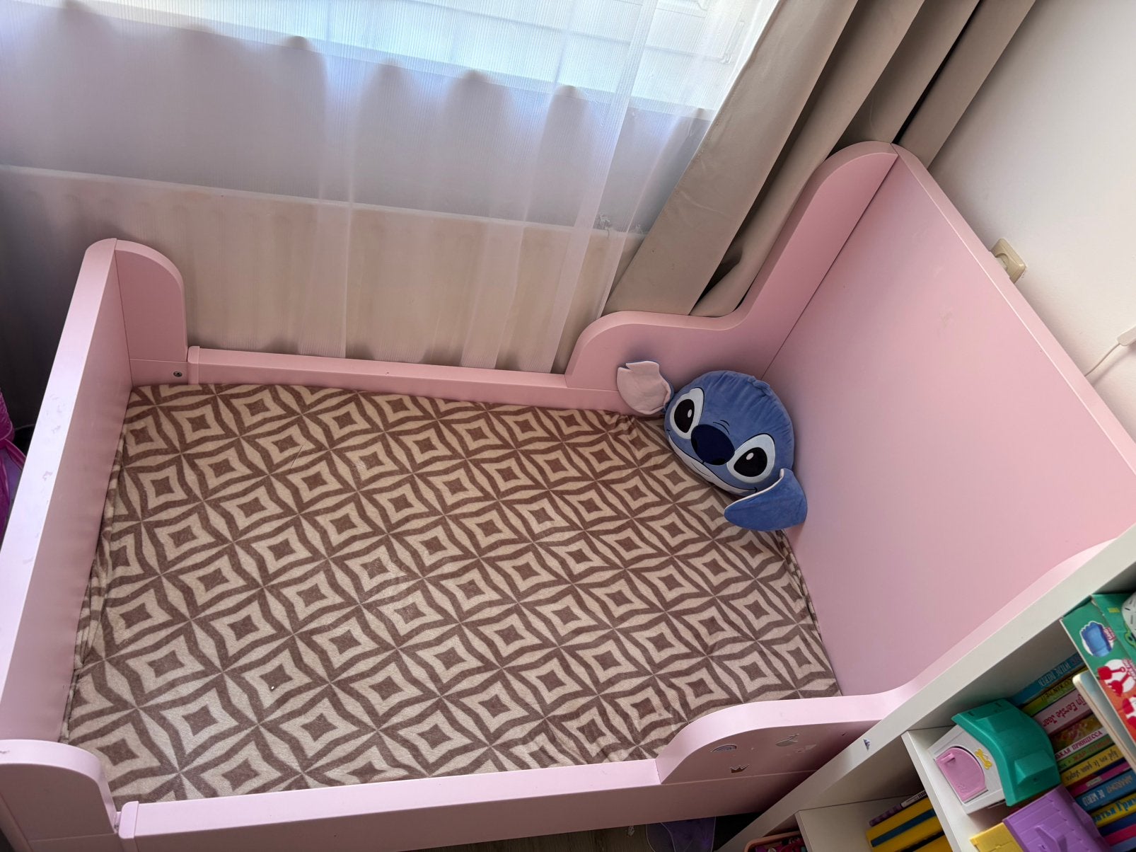 Kinderbed IKEA met matras, Kinderen en Baby's, Kinderkamer | Bedden, 85 tot 100 cm, Zo goed als nieuw, Lattenbodem, 140 tot 160 cm
