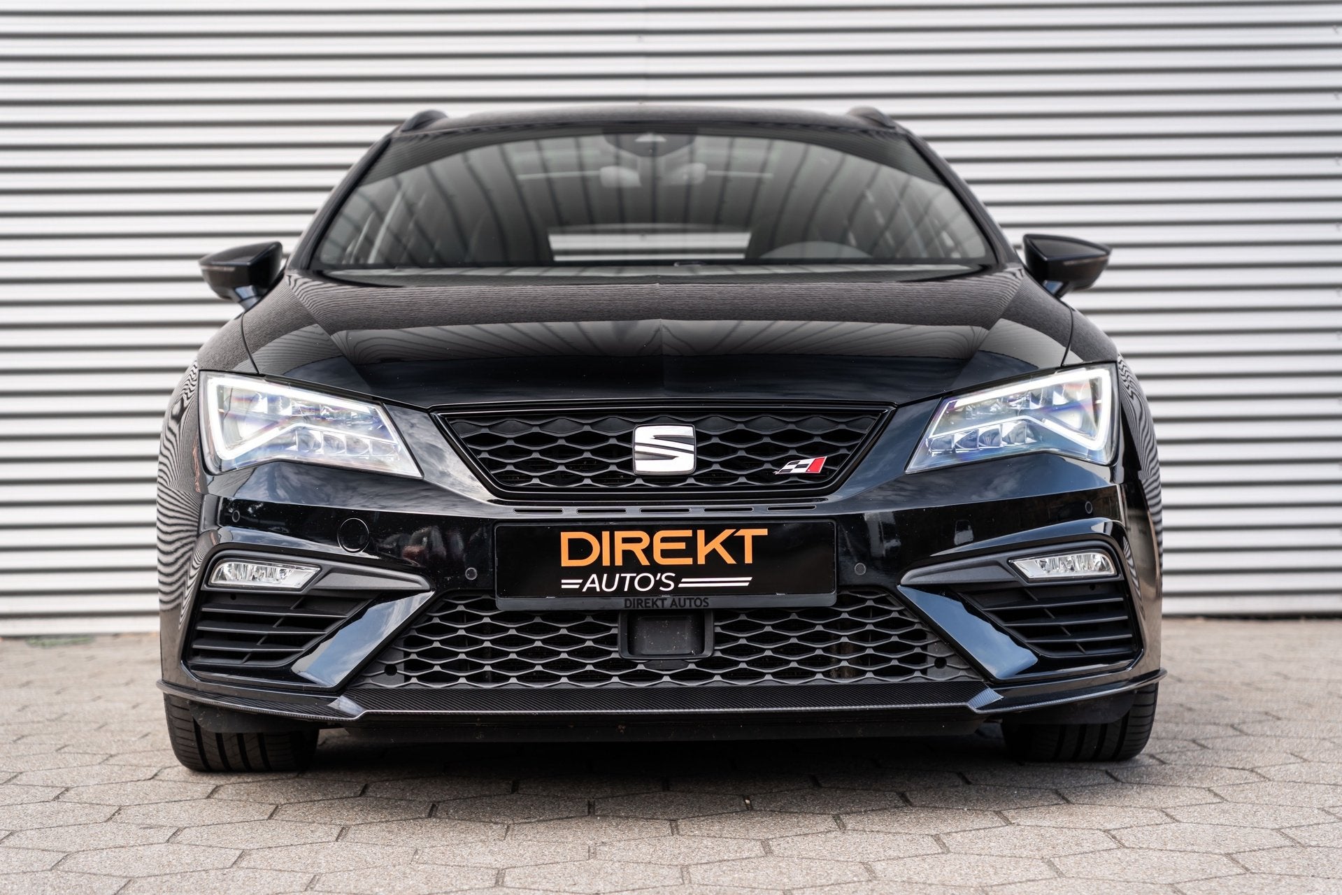 SEAT Leon ST 2.0 TSI 4DRIVE CUPRA CARBON EDITION PANO BEATS, Auto's, Seat, Automaat, Gebruikt, Zwart, 4 cilinders
