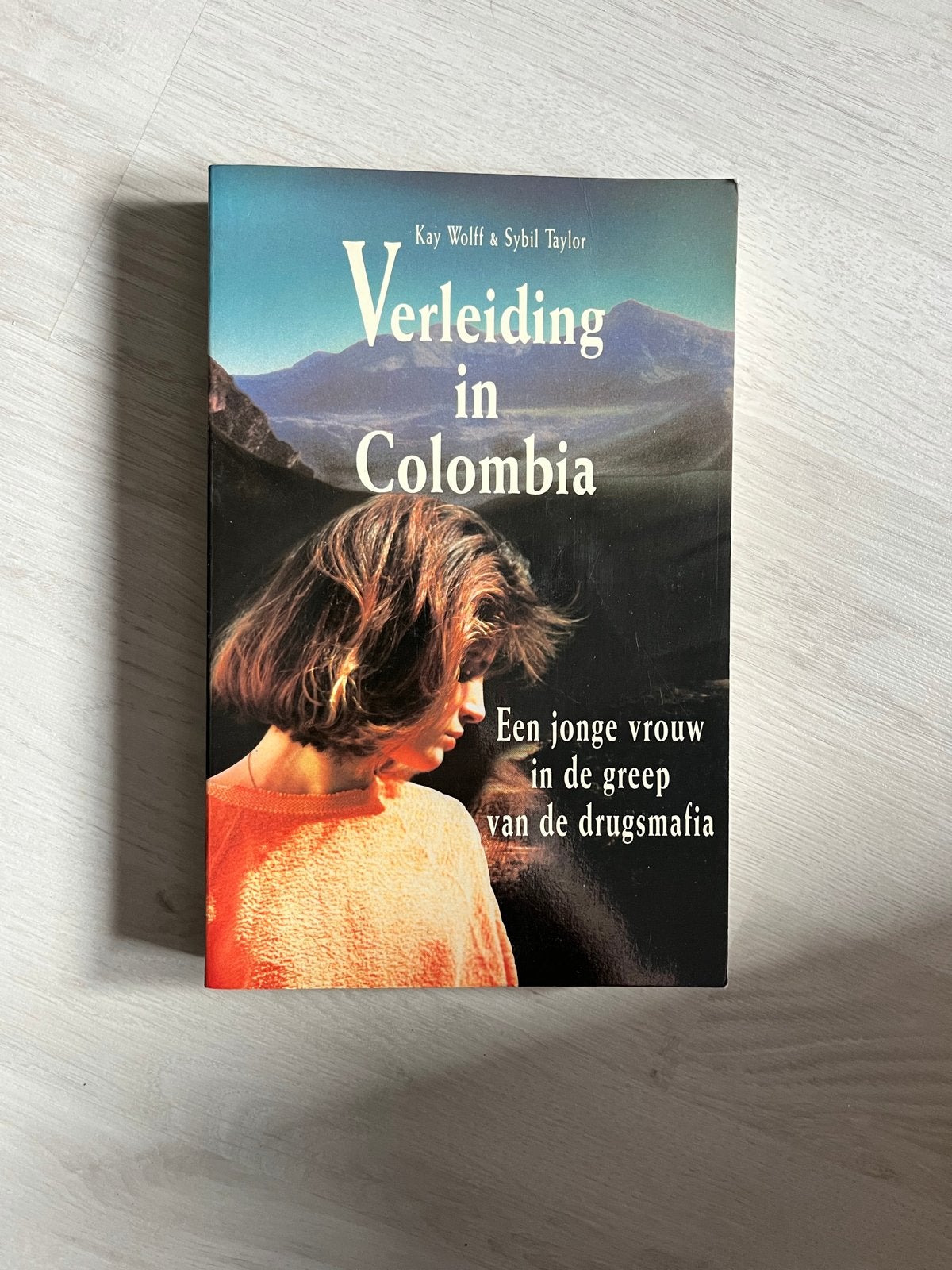 Verleiding in Colombia - Kay Wolff & Sybil Taylor, Boeken, Ophalen of Verzenden, Gelezen