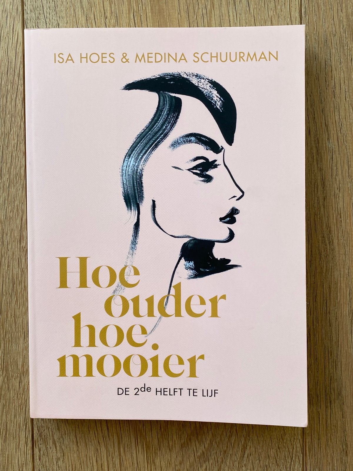 Isa Hoes Medina Schuurman - overgang Hoe ouder, hoe mooier, Boeken, Ophalen, Zo goed als nieuw, Isa Hoes; Medina Schuurman