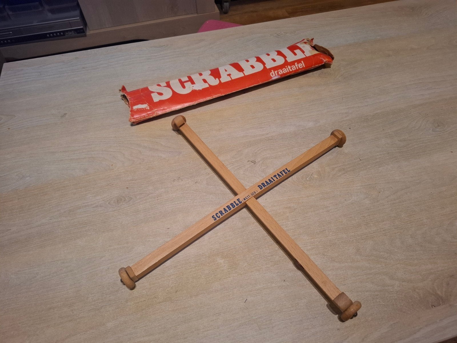 Vintage Scrabble Draaitafel - Houten Onderstel, Gebruikt, Onbekend, Ophalen of Verzenden, Drie of vier spelers