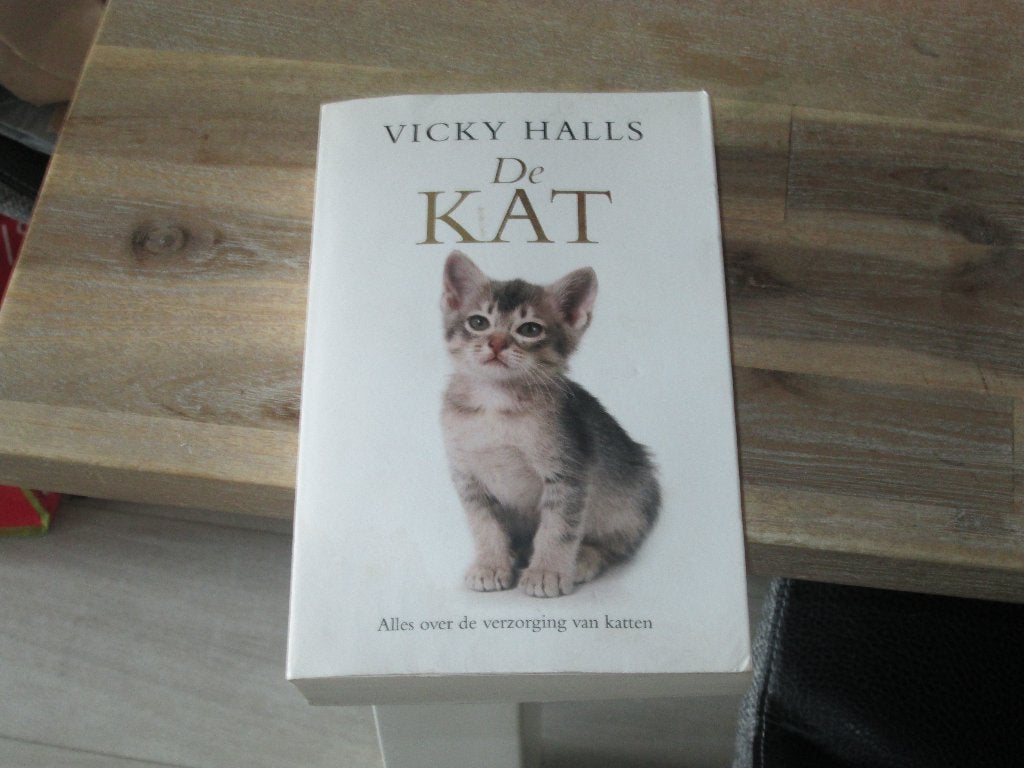 De Kat - Alles over de verzorging van katten Vicky Halls, Boeken, Ophalen of Verzenden, Zo goed als nieuw, Katten, Vicky Halls