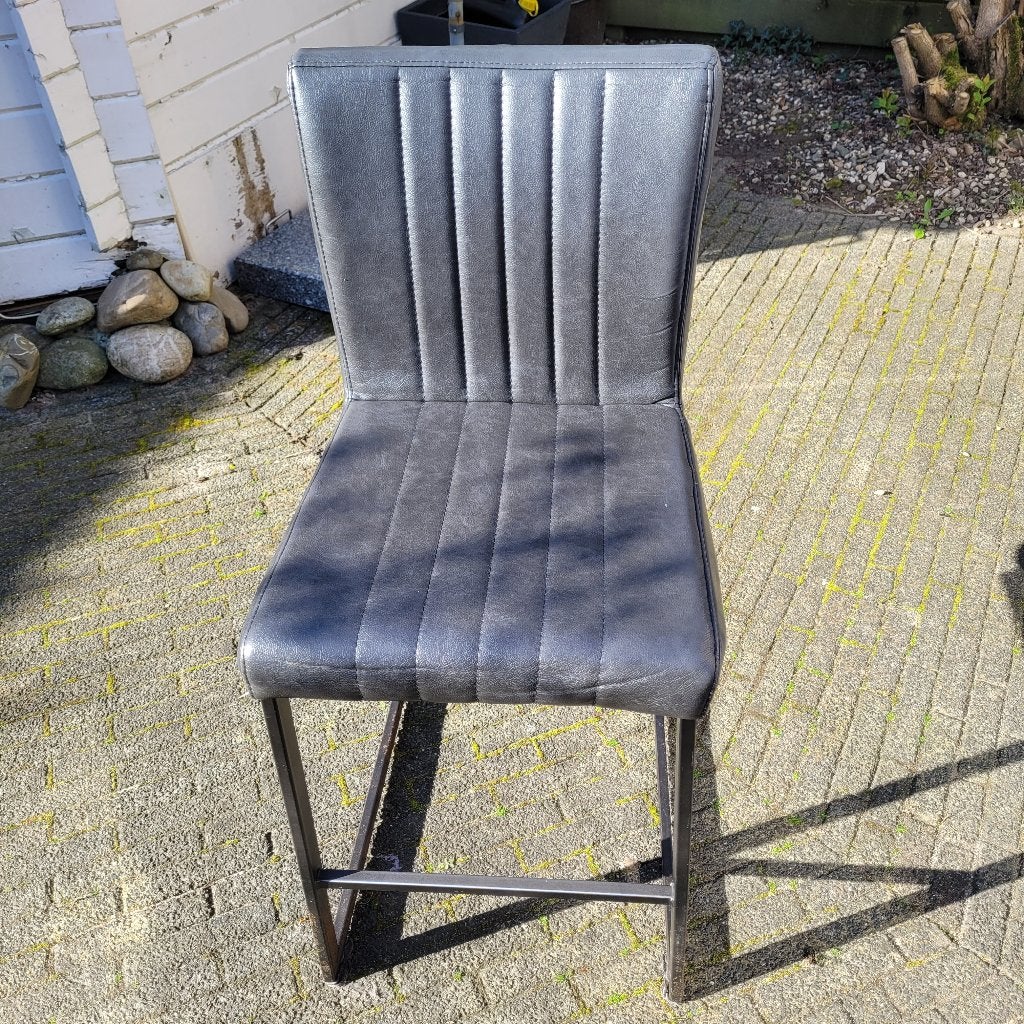 Bartafel en 4 barstoelen, Ophalen, Zo goed als nieuw