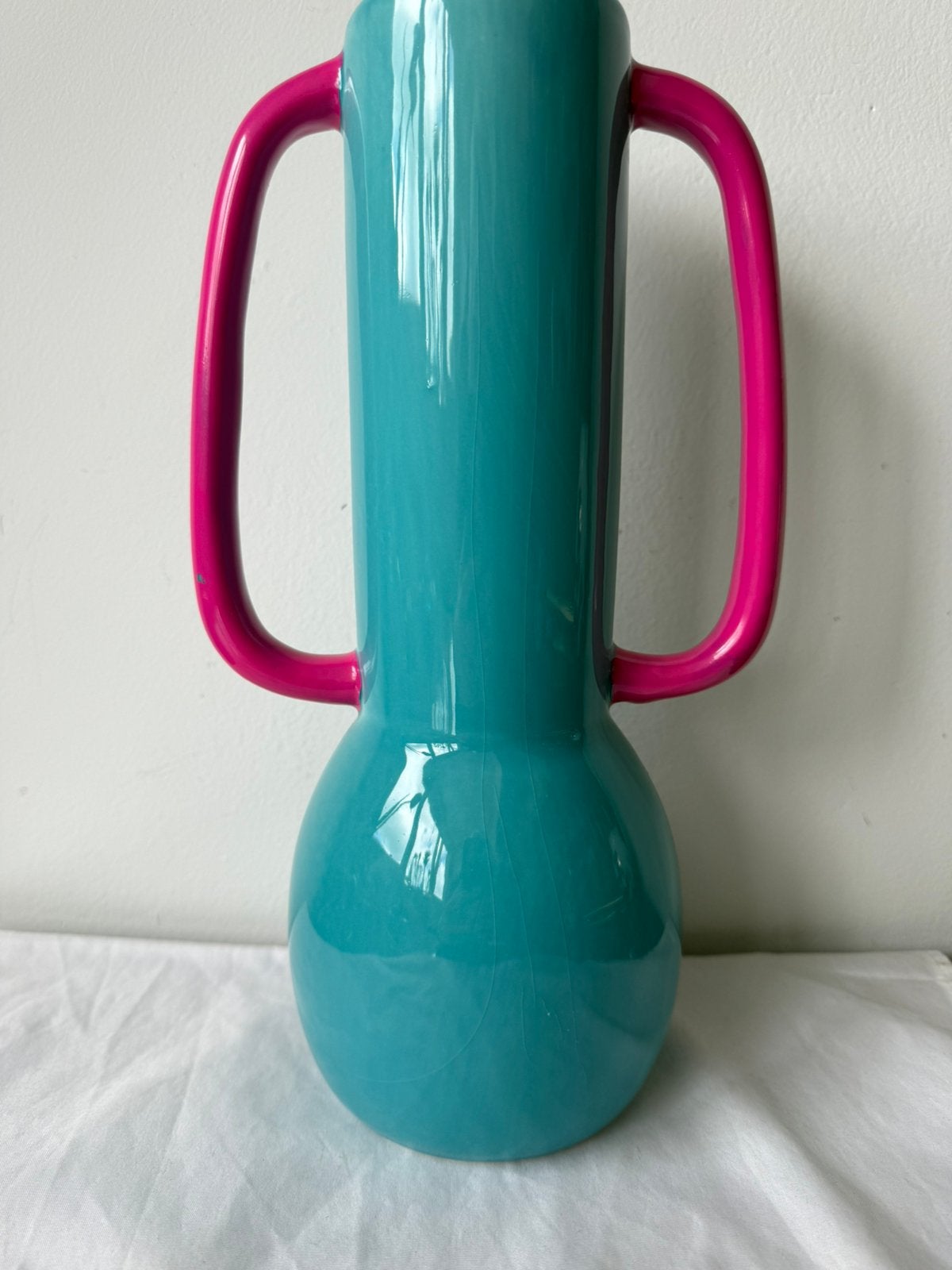 Grote Moderne design vaas blauw met roze oren, Blauw, Ophalen of Verzenden, Minder dan 50 cm, Glas