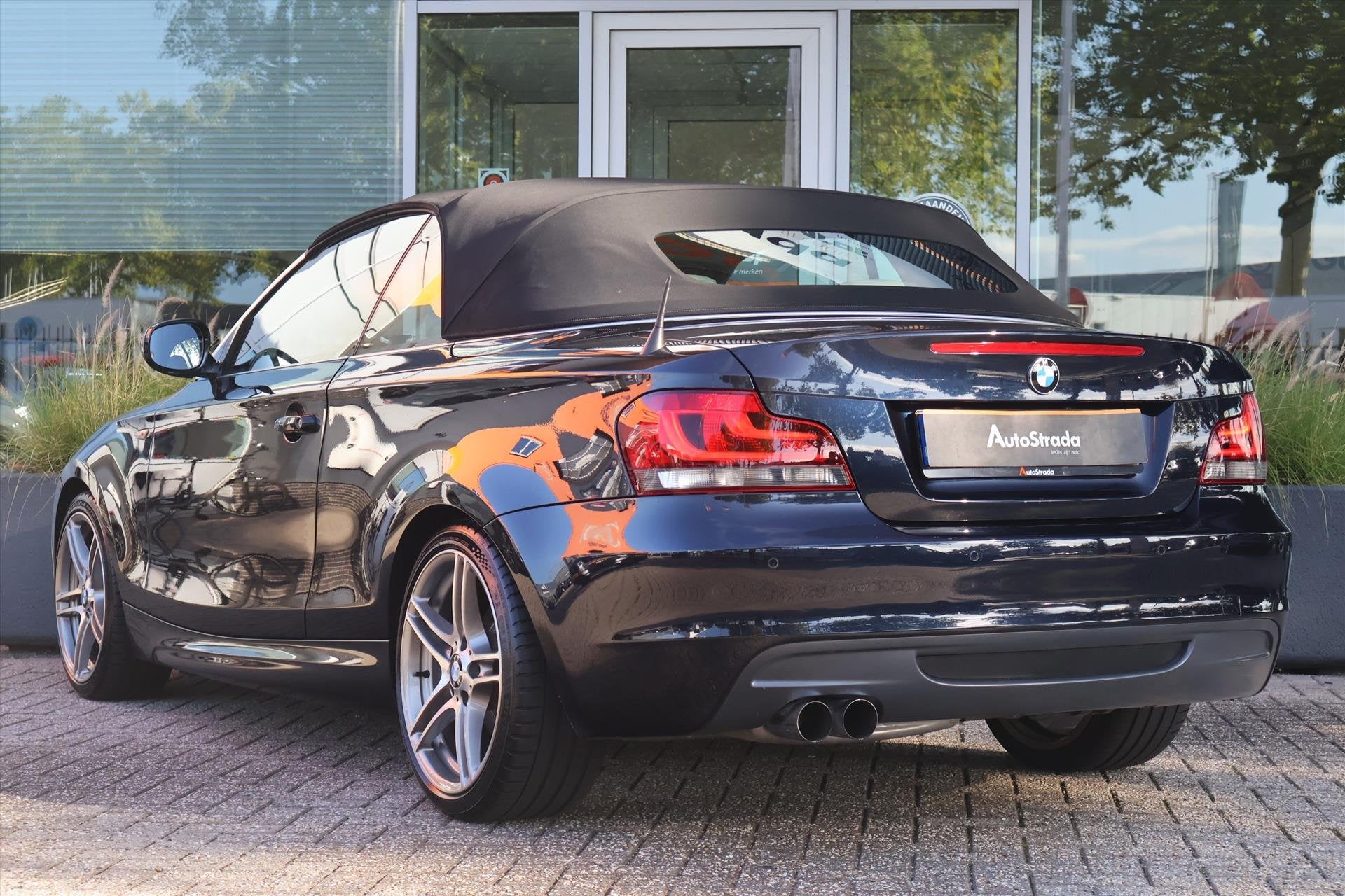 BMW 1-Serie (e87) 2.0 120I M-SPORT CABRIO I Navi I HarmanKar, 15 km/l, 4 cilinders, 4 stoelen, Zwart