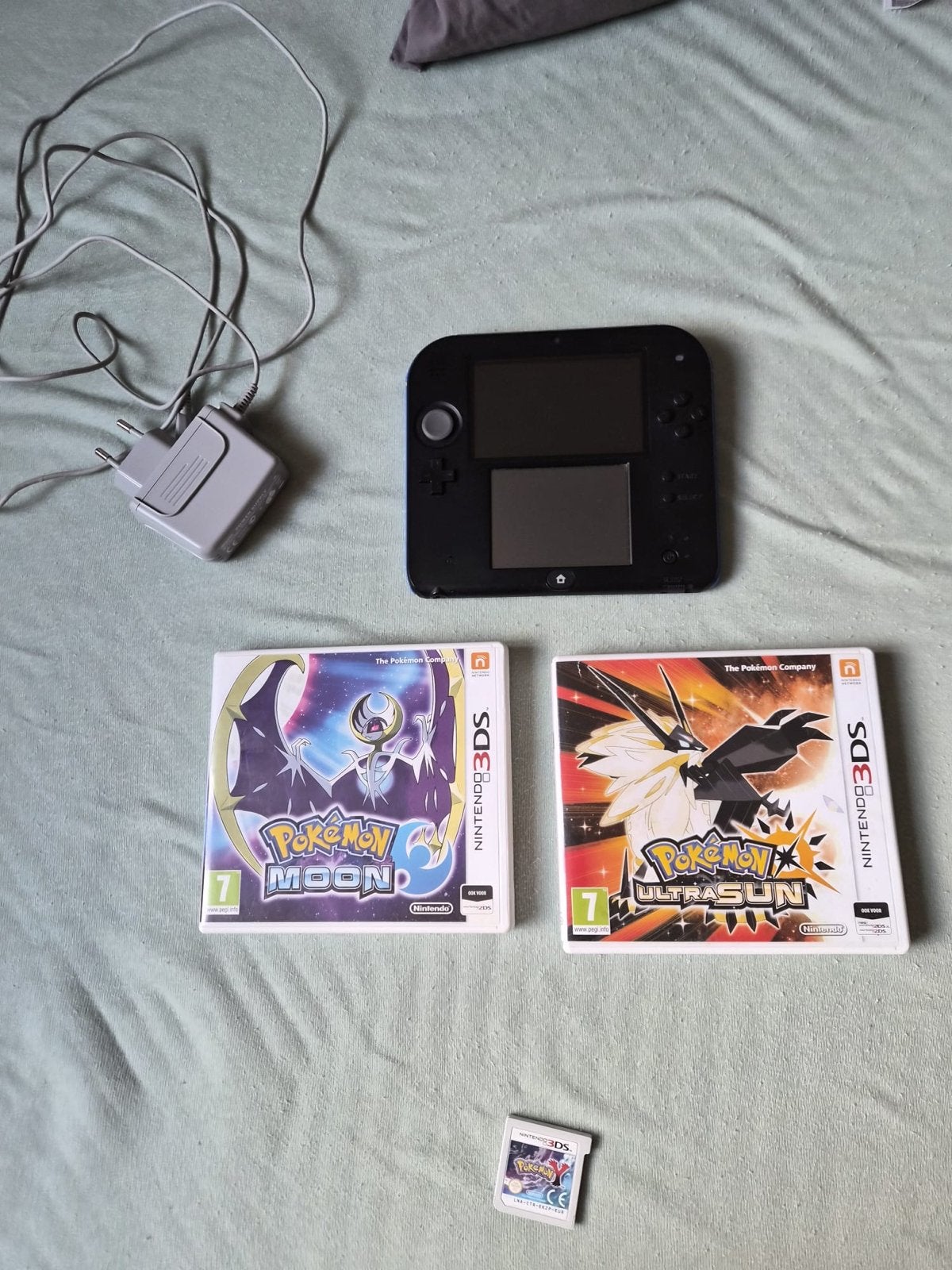 Nintendo 2DS Zwart/Blauw met Pokémon games en oplader, Spelcomputers en Games, Ophalen, Zwart, 2DS, Gebruikt